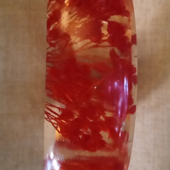 Vintage Encased Red Baby Breath Resin Bangle Bracelet - Picture 6 of 7